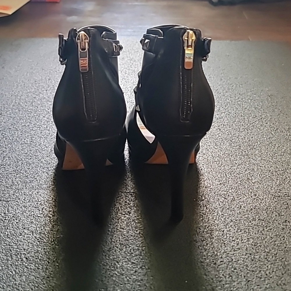 Shoes - Picture 3 of 3